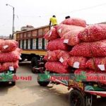 পেঁয়াজের ঝাঝে দিশেহারা সাধারণ মানুষ : এক সপ্তাহে দাম বেড়েছে কেজিতে ২৫ থেকে ৩০ টাকা